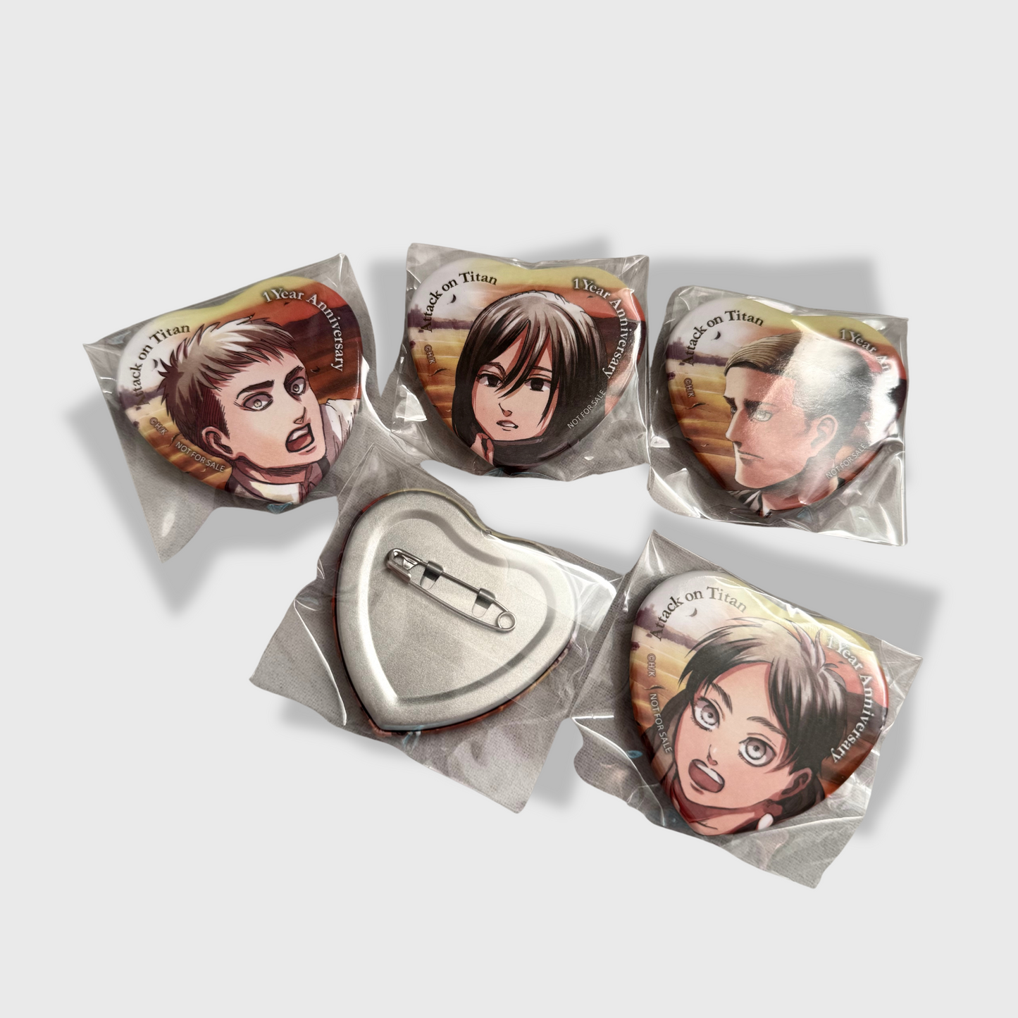 Attack on Titan Anique Collection Heart-Shaped Can Badge